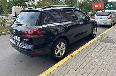 Внедорожник / Кроссовер Volkswagen Touareg 2012 в Днепре