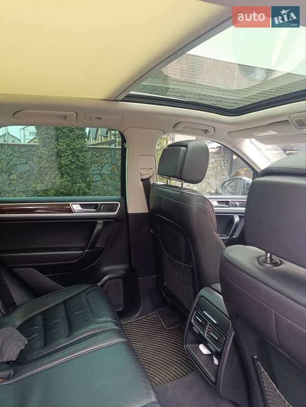 Внедорожник / Кроссовер Volkswagen Touareg 2014 в Виннице