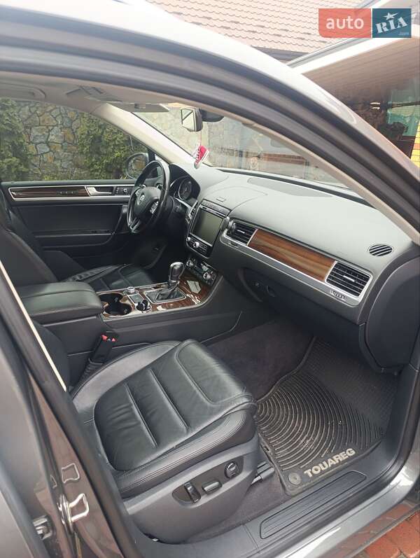 Внедорожник / Кроссовер Volkswagen Touareg 2014 в Виннице