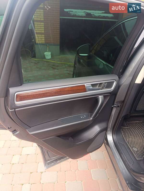 Внедорожник / Кроссовер Volkswagen Touareg 2014 в Виннице
