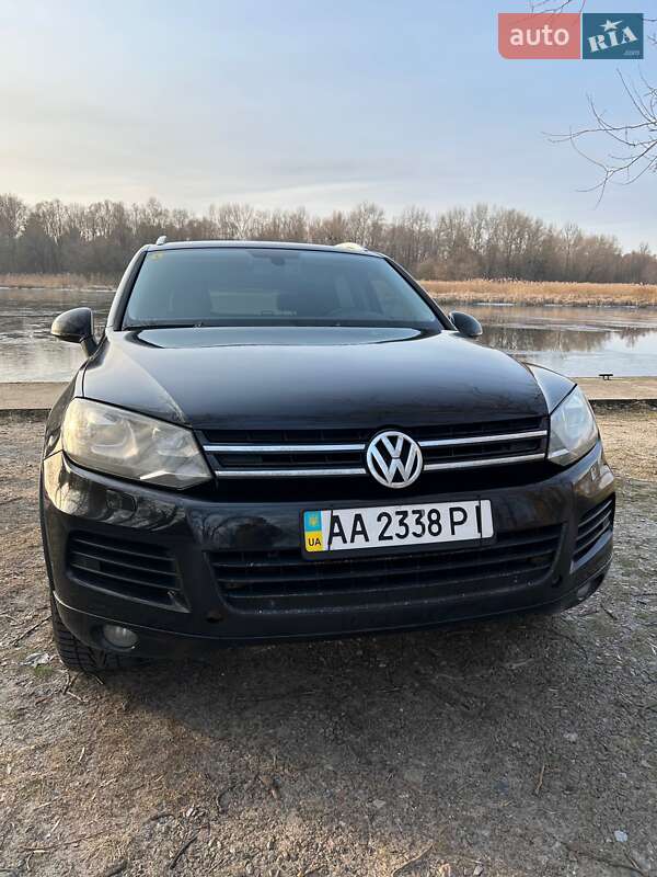 Позашляховик / Кросовер Volkswagen Touareg 2013 в 