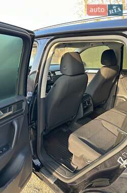 Позашляховик / Кросовер Volkswagen Touareg 2013 в 