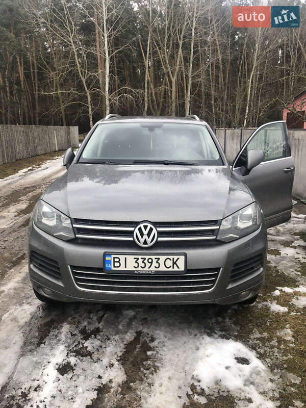 Позашляховик / Кросовер Volkswagen Touareg 2011 в Котельві