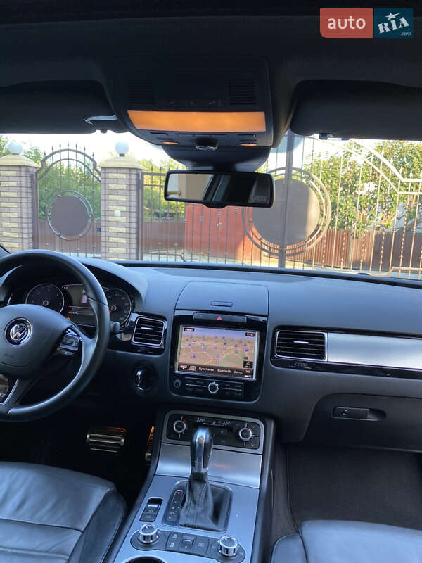 Внедорожник / Кроссовер Volkswagen Touareg 2012 в Черновцах