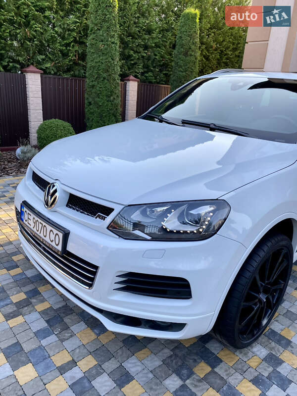 Внедорожник / Кроссовер Volkswagen Touareg 2012 в Черновцах