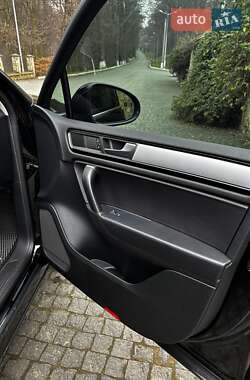 Внедорожник / Кроссовер Volkswagen Touareg 2015 в 