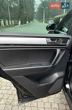 Внедорожник / Кроссовер Volkswagen Touareg 2015 в 