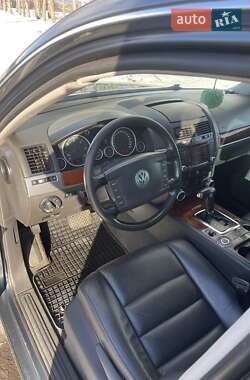 Внедорожник / Кроссовер Volkswagen Touareg 2004 в 