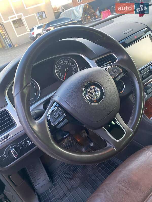 Внедорожник / Кроссовер Volkswagen Touareg 2012 в Виннице