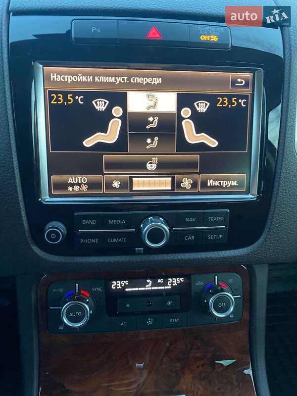 Внедорожник / Кроссовер Volkswagen Touareg 2012 в Виннице