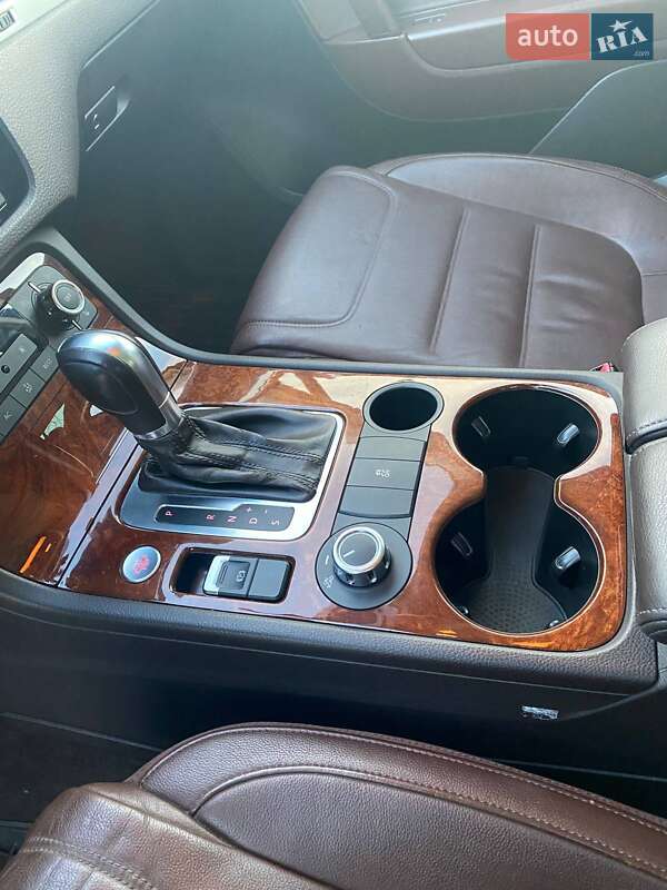 Внедорожник / Кроссовер Volkswagen Touareg 2012 в Виннице