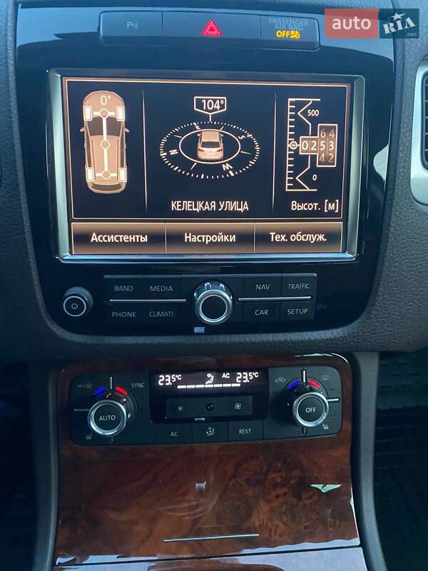 Внедорожник / Кроссовер Volkswagen Touareg 2012 в Виннице