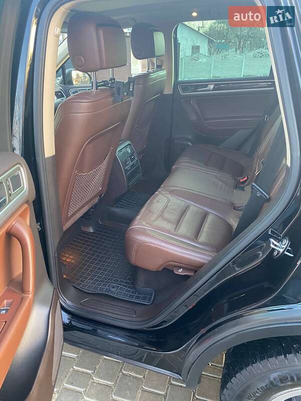Внедорожник / Кроссовер Volkswagen Touareg 2012 в Виннице