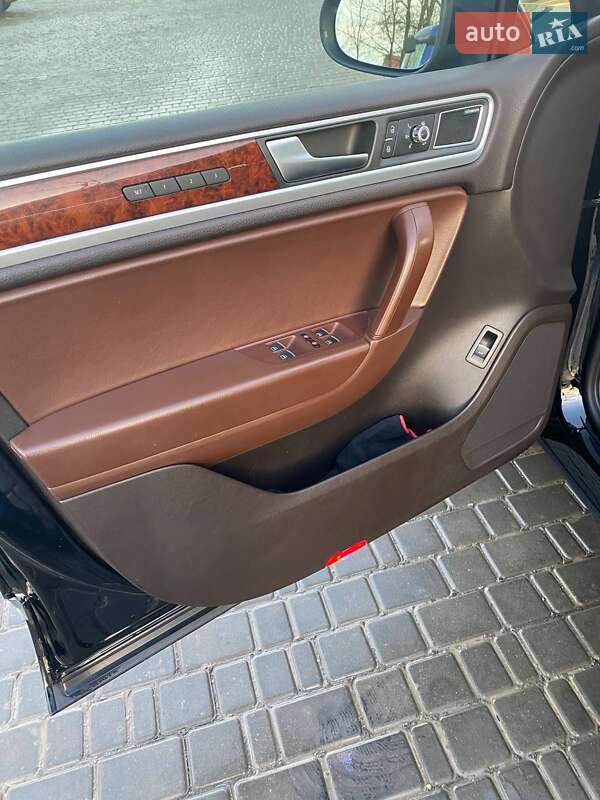 Внедорожник / Кроссовер Volkswagen Touareg 2012 в Виннице