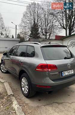 Внедорожник / Кроссовер Volkswagen Touareg 2013 в Львове