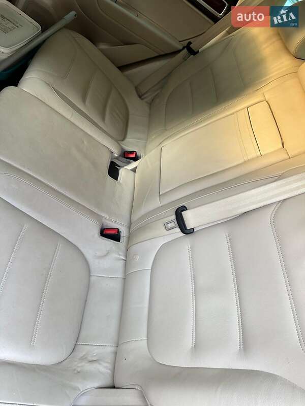 Внедорожник / Кроссовер Volkswagen Touareg 2011 в Ивано-Франковске