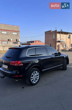 Внедорожник / Кроссовер Volkswagen Touareg 2012 в Ровно