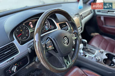 Внедорожник / Кроссовер Volkswagen Touareg 2012 в Калуше