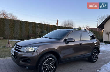 Позашляховик / Кросовер Volkswagen Touareg 2011 в Луцьку