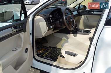 Внедорожник / Кроссовер Volkswagen Touareg 2012 в 