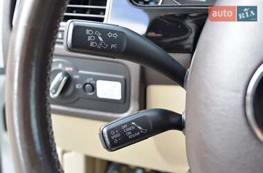 Внедорожник / Кроссовер Volkswagen Touareg 2012 в 