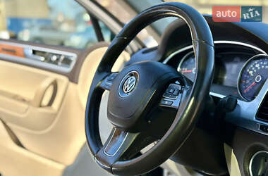 Внедорожник / Кроссовер Volkswagen Touareg 2011 в 