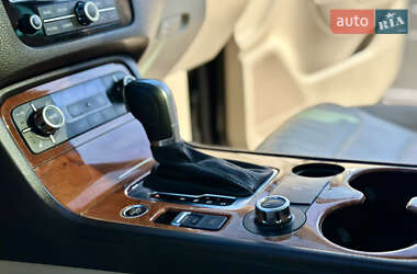 Внедорожник / Кроссовер Volkswagen Touareg 2011 в 