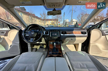 Внедорожник / Кроссовер Volkswagen Touareg 2011 в 