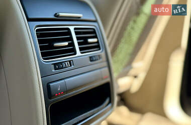 Внедорожник / Кроссовер Volkswagen Touareg 2011 в 