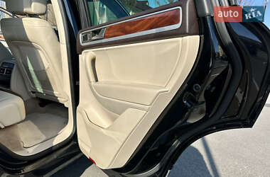 Внедорожник / Кроссовер Volkswagen Touareg 2011 в 