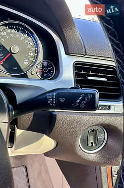 Внедорожник / Кроссовер Volkswagen Touareg 2011 в 