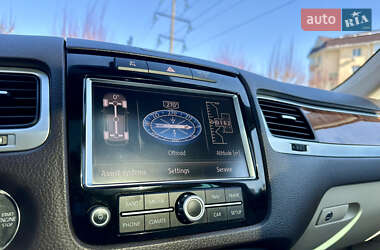 Внедорожник / Кроссовер Volkswagen Touareg 2011 в 
