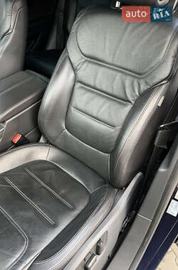 Внедорожник / Кроссовер Volkswagen Touareg 2014 в 