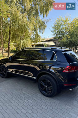 Позашляховик / Кросовер Volkswagen Touareg 2011 в Слов'янську