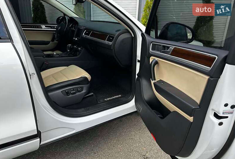 Внедорожник / Кроссовер Volkswagen Touareg 2016 в Киеве