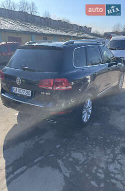 Внедорожник / Кроссовер Volkswagen Touareg 2012 в 