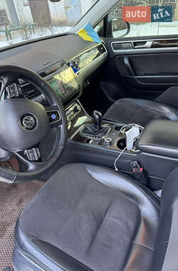 Внедорожник / Кроссовер Volkswagen Touareg 2012 в 