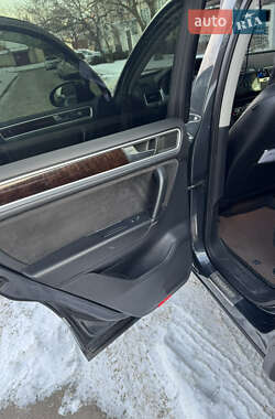 Внедорожник / Кроссовер Volkswagen Touareg 2012 в 