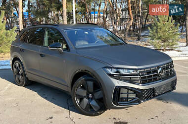 Позашляховик / Кросовер Volkswagen Touareg 2024 в Києві