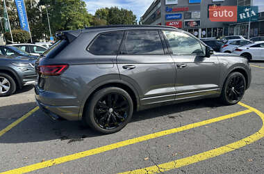 Позашляховик / Кросовер Volkswagen Touareg 2019 в 