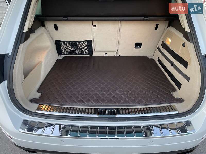 Позашляховик / Кросовер Volkswagen Touareg 2013 в Києві