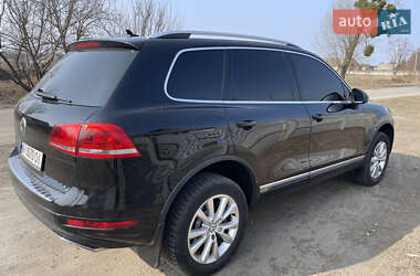 Позашляховик / Кросовер Volkswagen Touareg 2011 в 