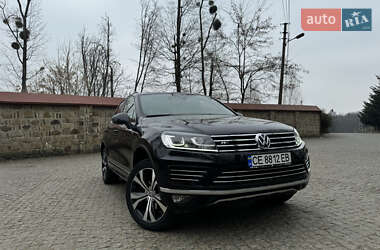 Внедорожник / Кроссовер Volkswagen Touareg 2015 в Черновцах