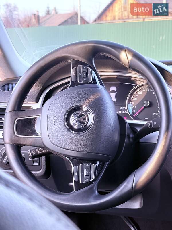 Позашляховик / Кросовер Volkswagen Touareg 2012 в Олександрії фото 23 Позашляховик / Кросовер Volkswagen Touareg 2012 в Олександрії