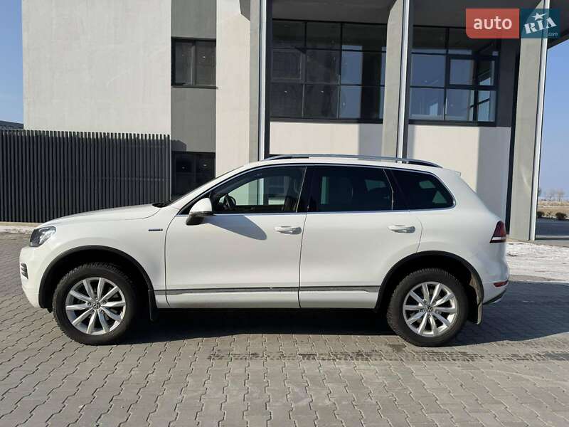 Позашляховик / Кросовер Volkswagen Touareg 2013 в Києві