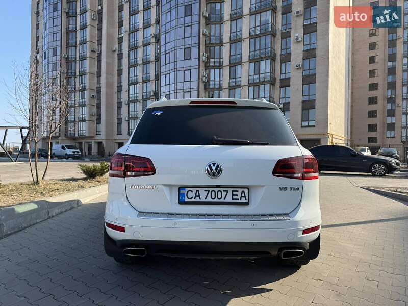 Позашляховик / Кросовер Volkswagen Touareg 2013 в Києві