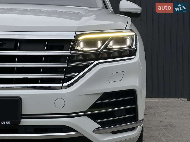Позашляховик / Кросовер Volkswagen Touareg 2018 в Мукачевому