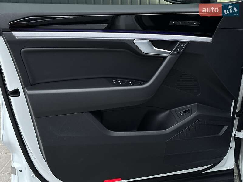 Позашляховик / Кросовер Volkswagen Touareg 2018 в Мукачевому