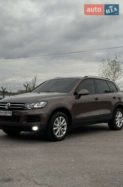 Внедорожник / Кроссовер Volkswagen Touareg 2012 в Днепре