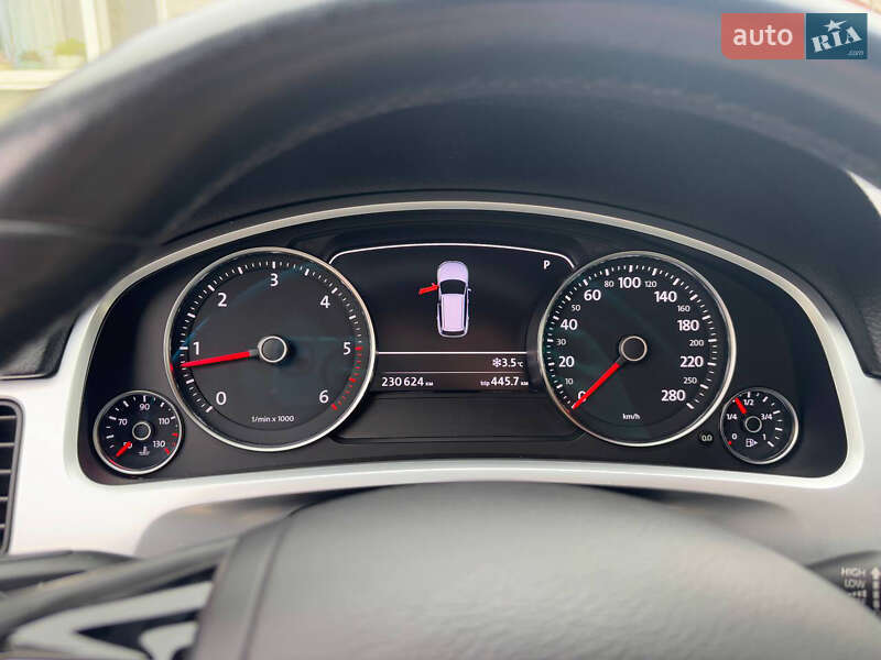 Позашляховик / Кросовер Volkswagen Touareg 2012 в Фастові